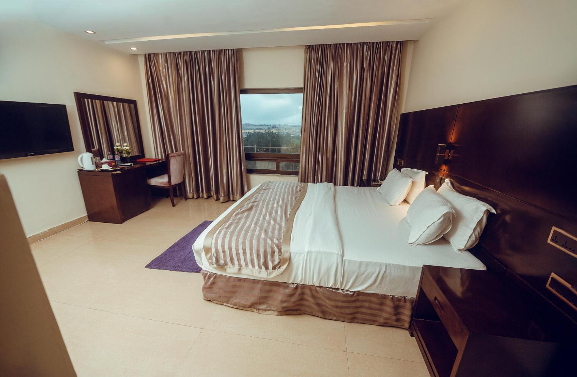 Noble House Hotel Kumasi Exterior photo