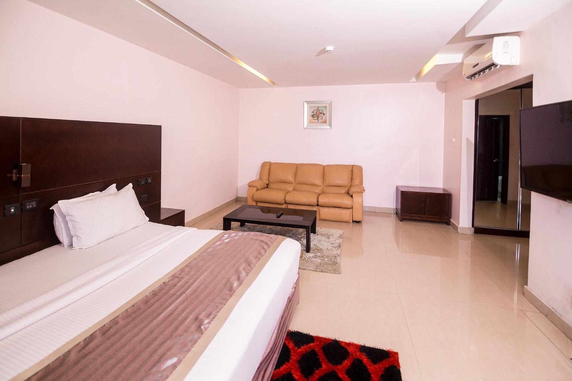Noble House Hotel Kumasi Exterior photo