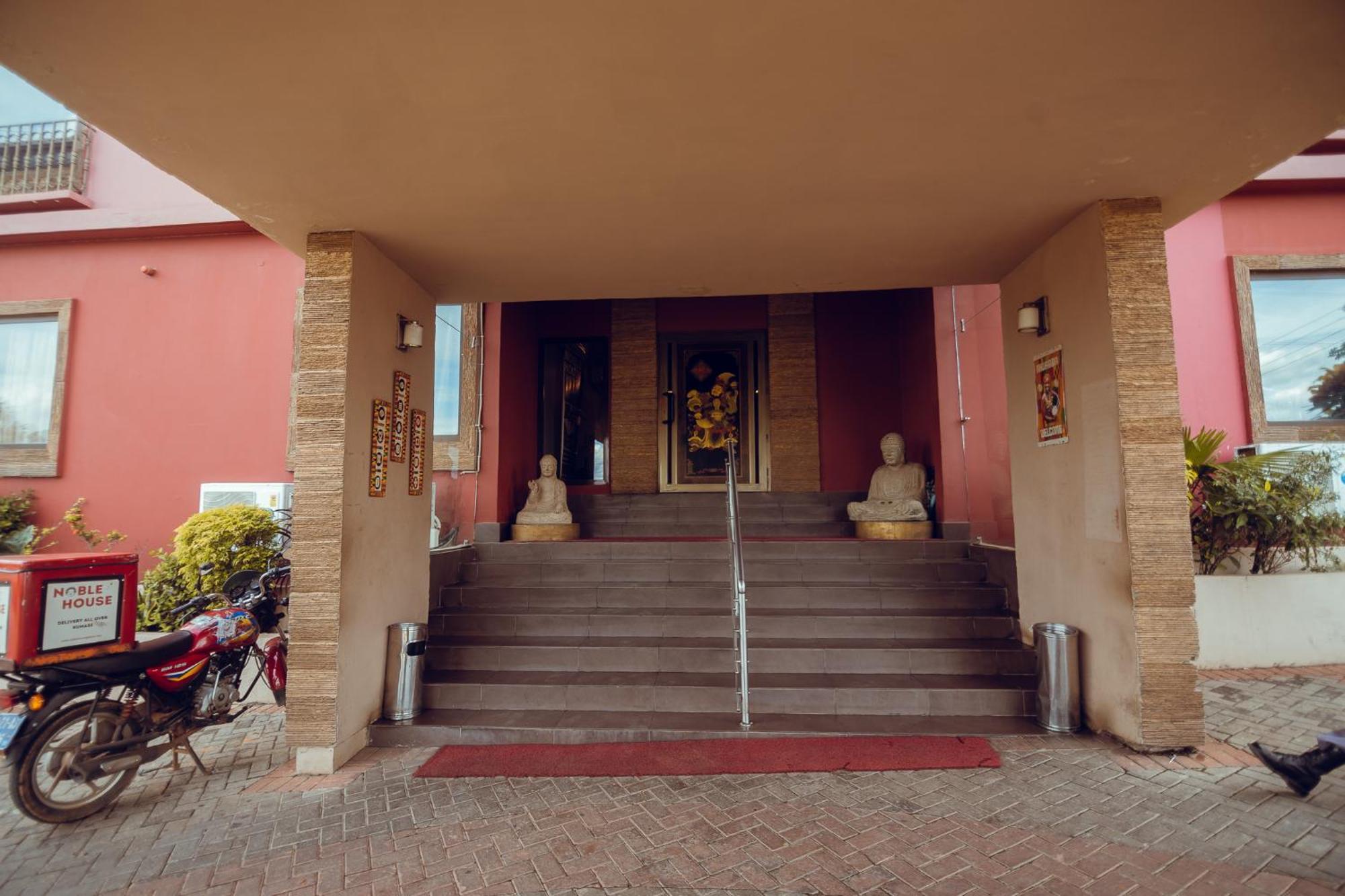 Noble House Hotel Kumasi Exterior photo