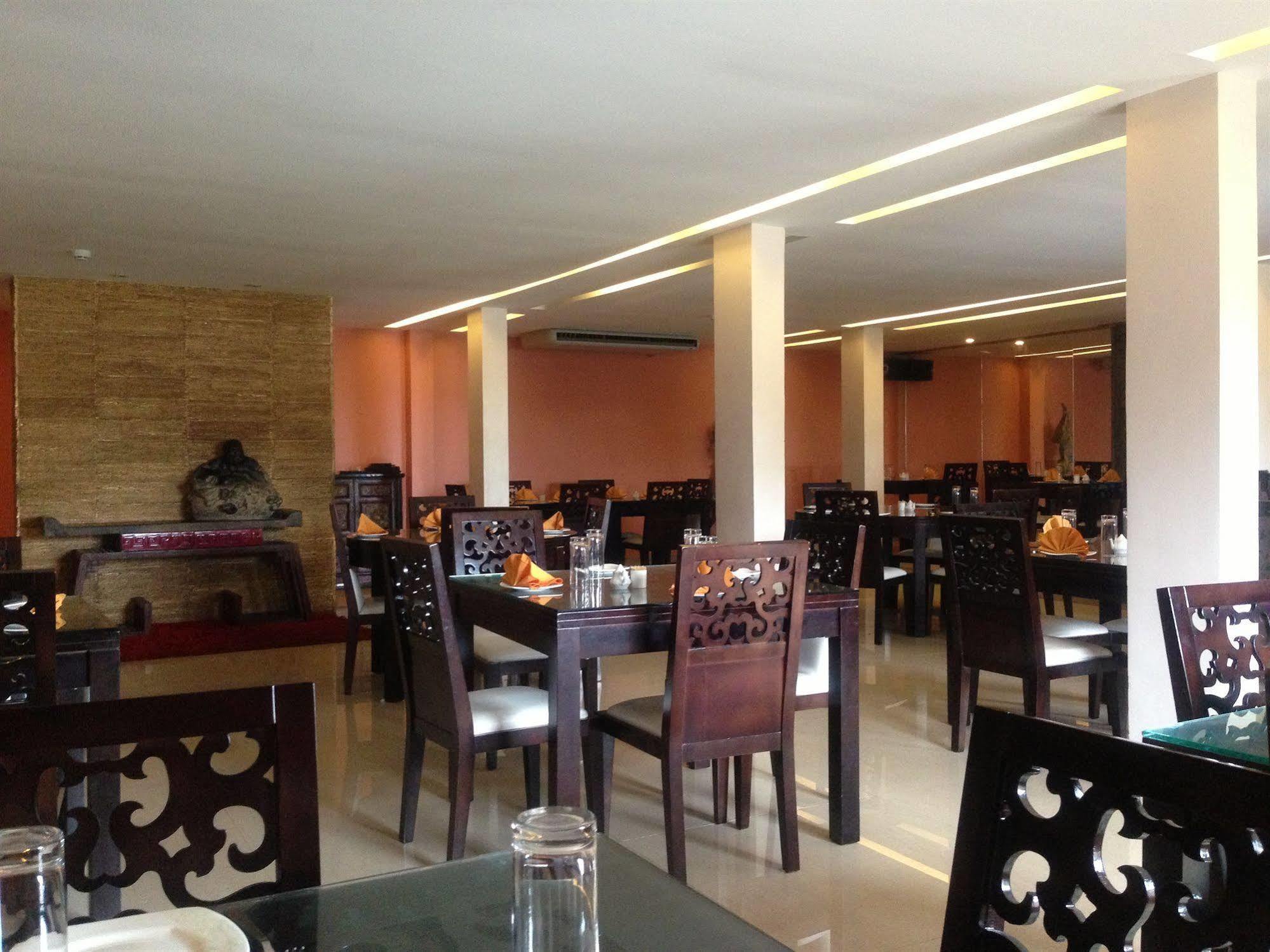 Noble House Hotel Kumasi Exterior photo