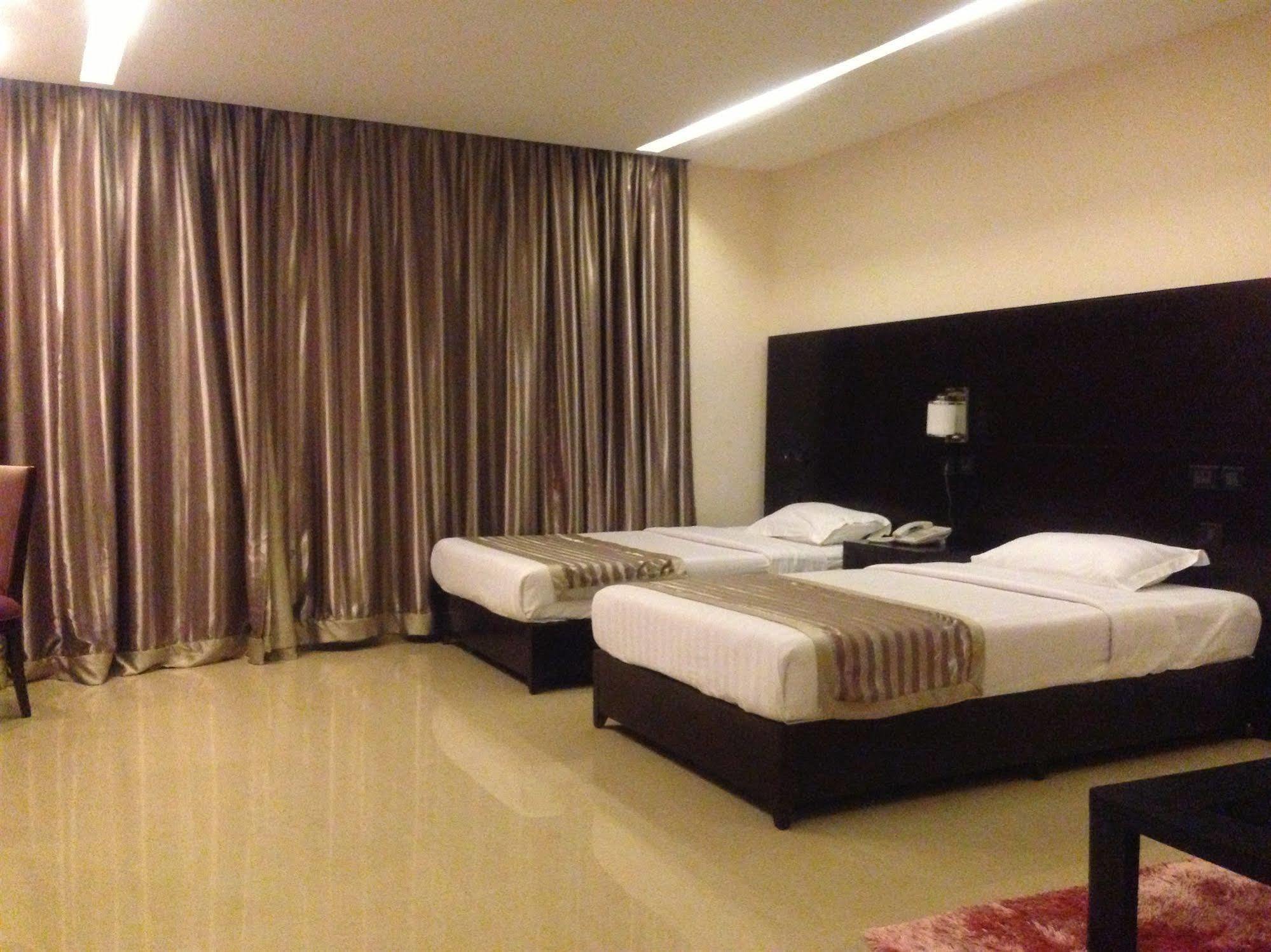 Noble House Hotel Kumasi Exterior photo
