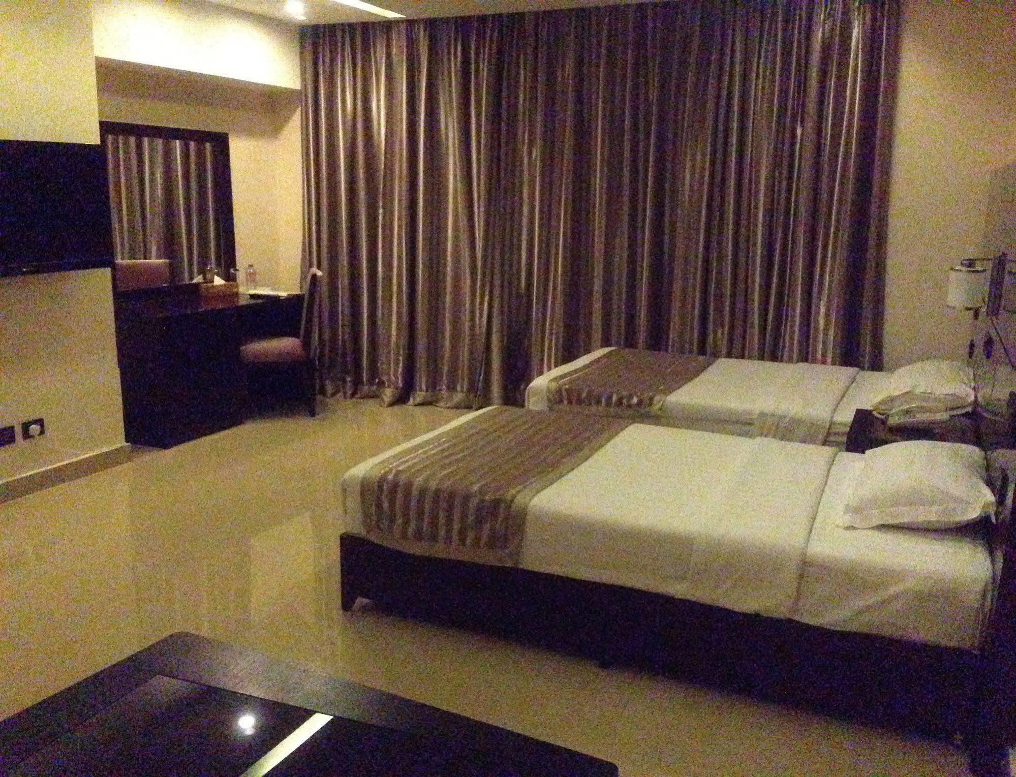 Noble House Hotel Kumasi Exterior photo