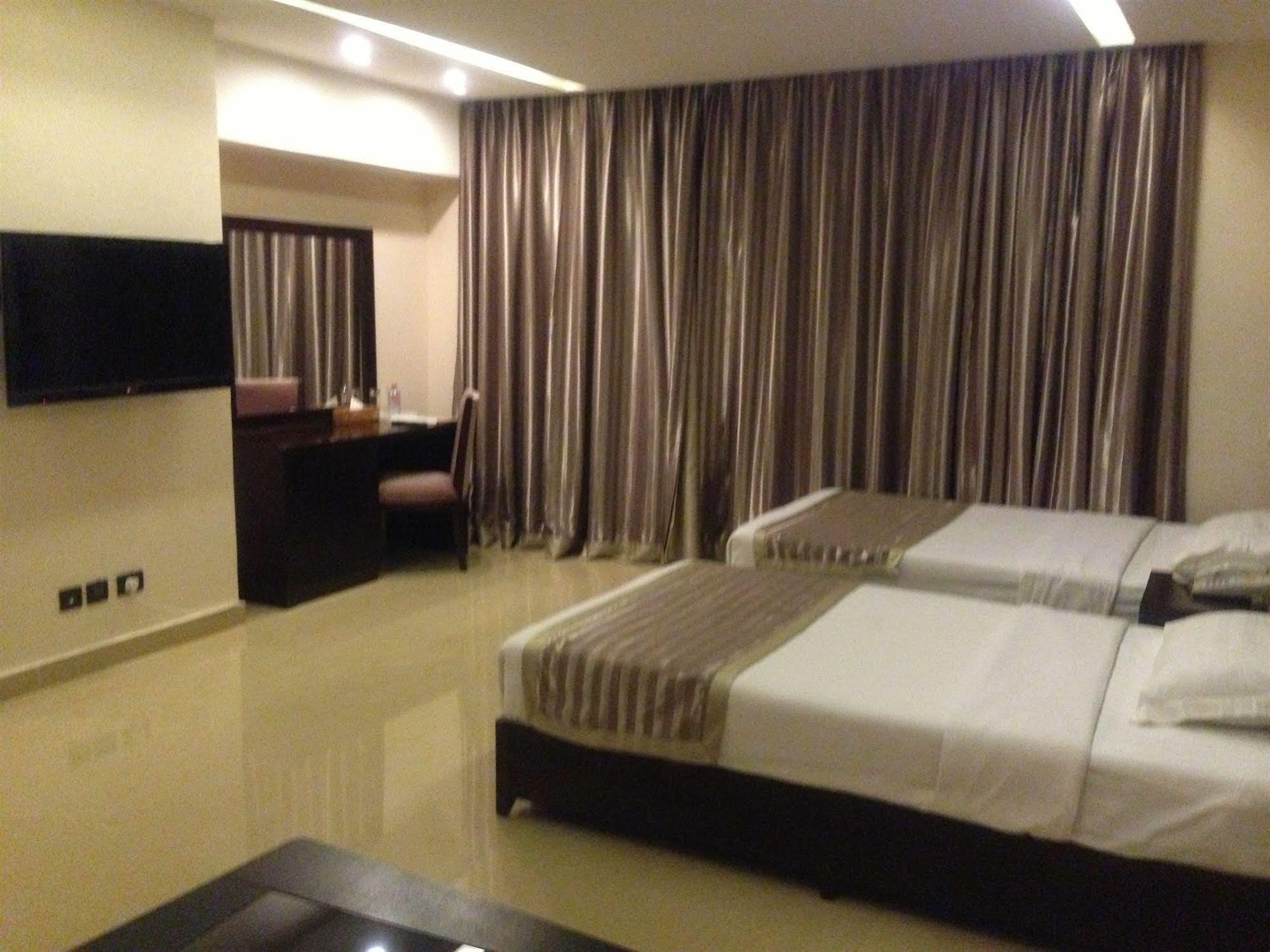 Noble House Hotel Kumasi Exterior photo
