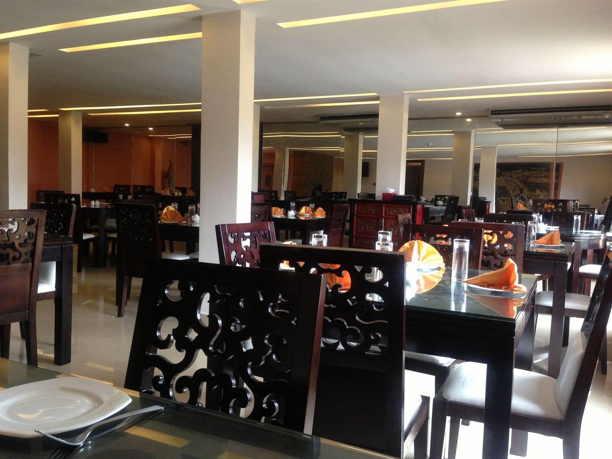 Noble House Hotel Kumasi Exterior photo