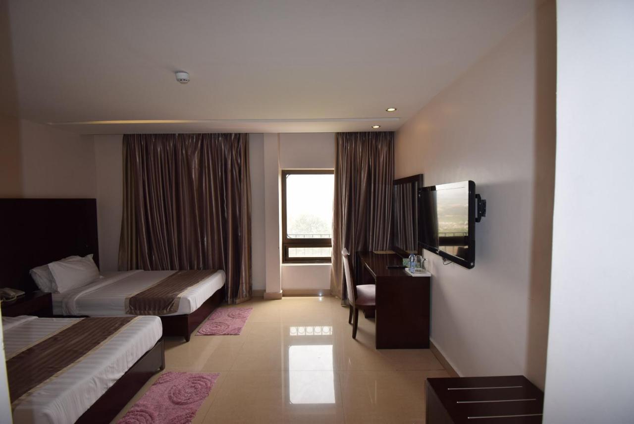 Noble House Hotel Kumasi Exterior photo